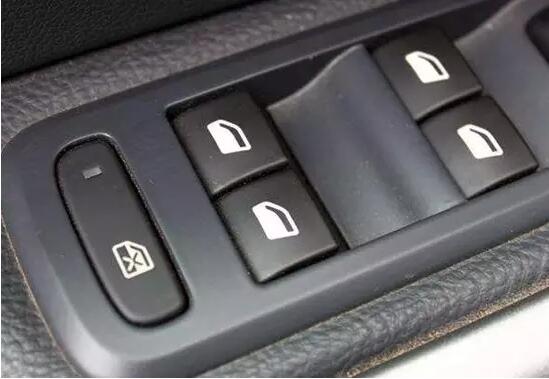 汽車保險絲到底在哪?如何知道其對應的用電設備?